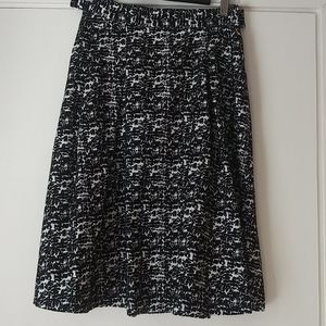 H&M Below the Knee Skirt sz 6